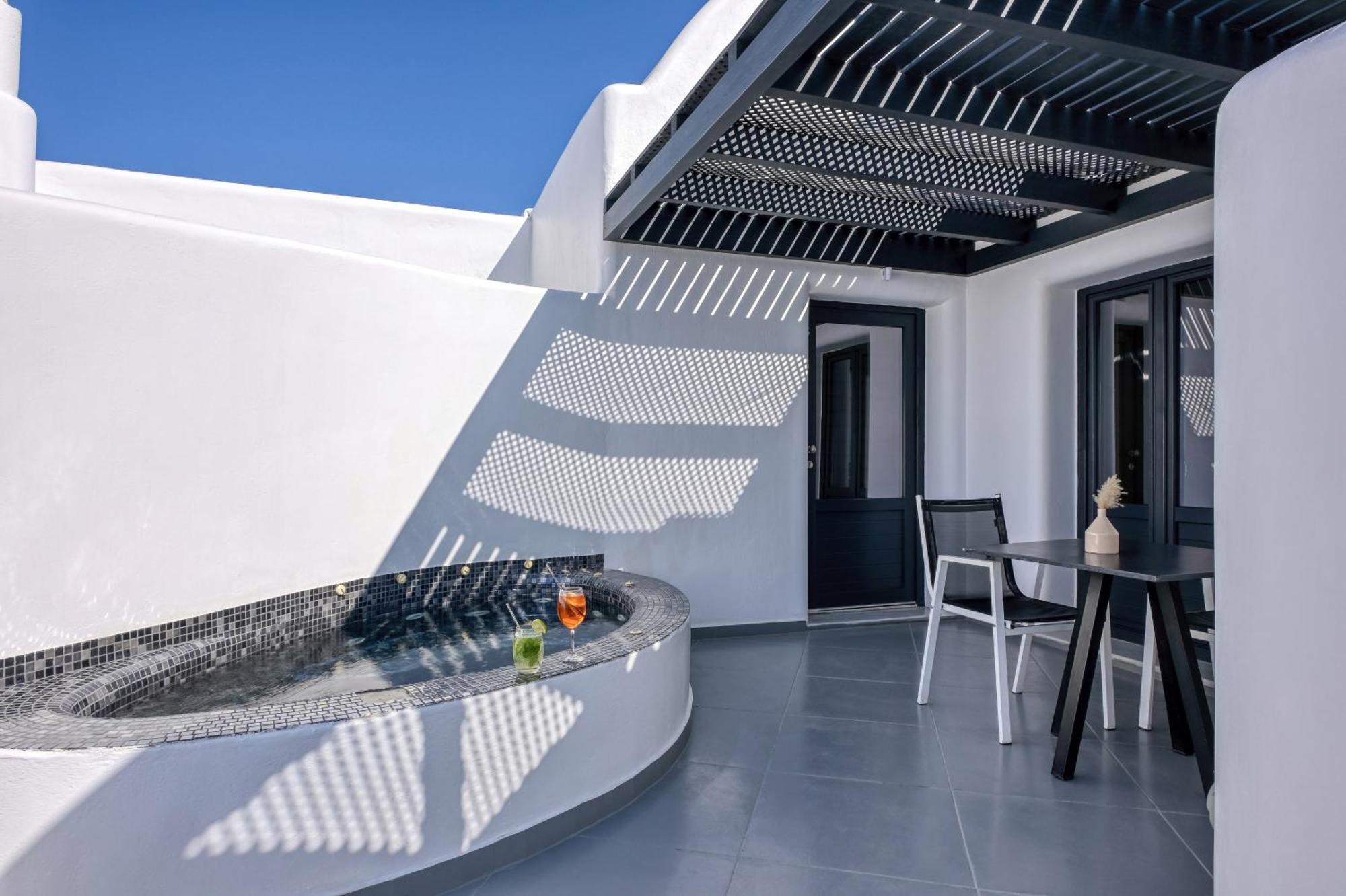 Elegant Suite outdoor heated private Jacuzzi