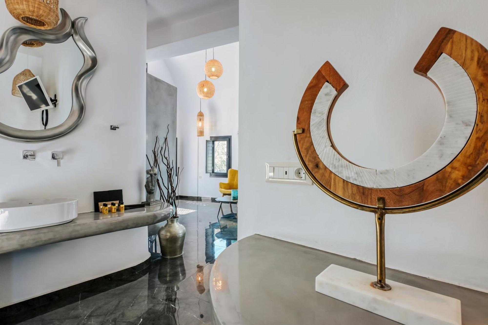 Elegant Suite outdoor heated private Jacuzzi
