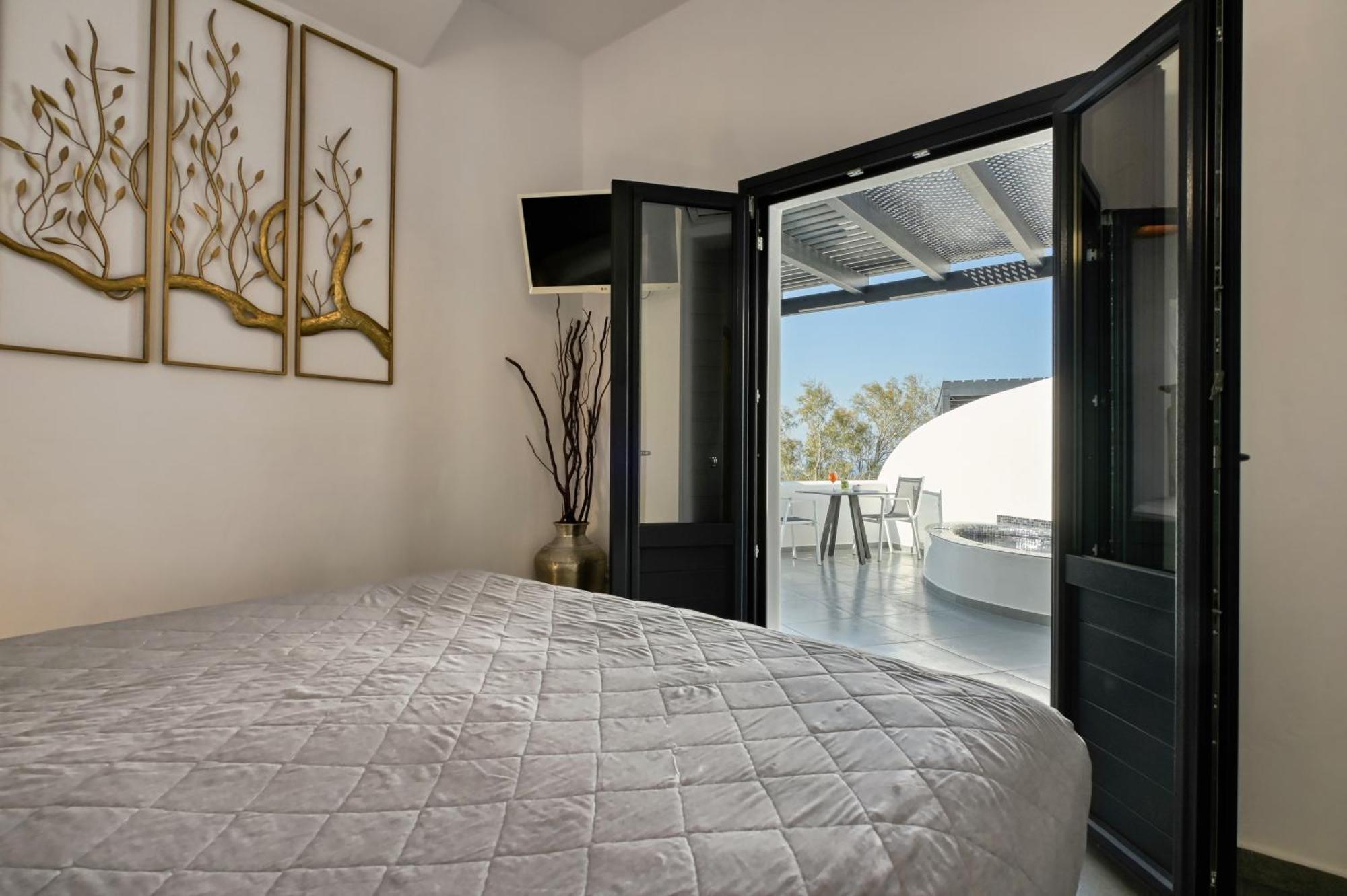 Elegant Suite outdoor heated private Jacuzzi